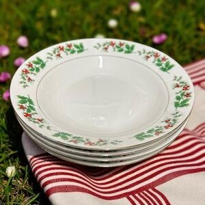 VTG Gibson Christmas Charm Holly Berries Rim Soup Bowls - Set of 4